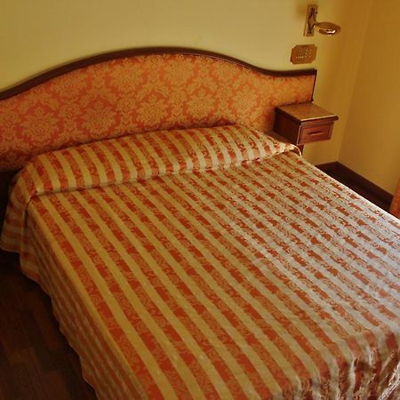 Hotel Valdaso Педазо Екстериор снимка