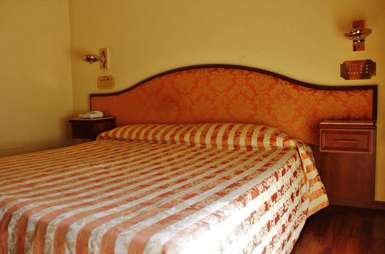 Hotel Valdaso Педазо Екстериор снимка